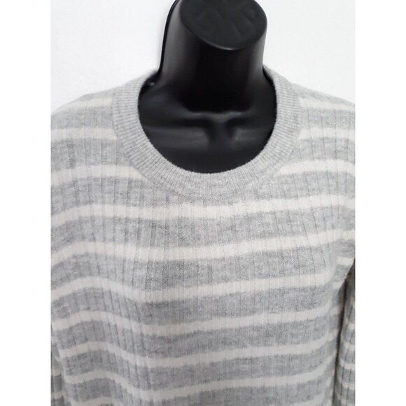 Old Navy sweater - Picture 2 of 4